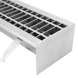 Odvodňovací žlab s žebřinovitým krytem, ploché dno